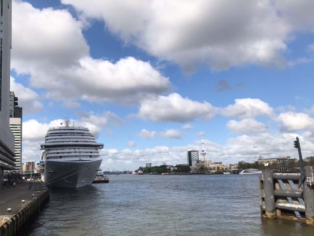 ms Costa Firenze aan de Cruise Terminal Rotterdam